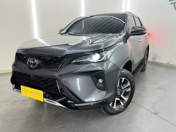 TOYOTA HILUX SW4 2.8 D-4D TURBO DIESEL SRX 4X4 AUTOMÁTICO
